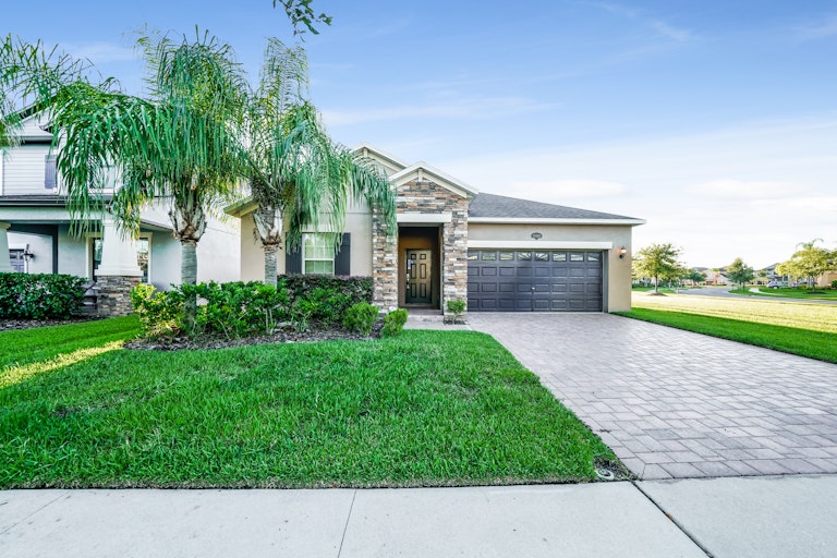 Photo 1 of 42 - 19303 Prairie Tree Pl, Tampa, FL 33647