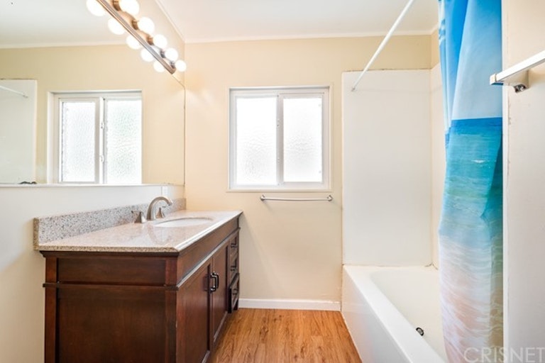 Photo 27 of 48 - 7014 Oakdale Ave, Winnetka, CA 91306