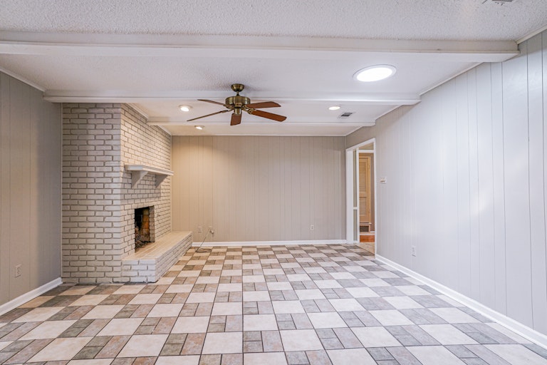 Photo 5 of 23 - 6425 Trail Lake Dr, Fort Worth, TX 76133