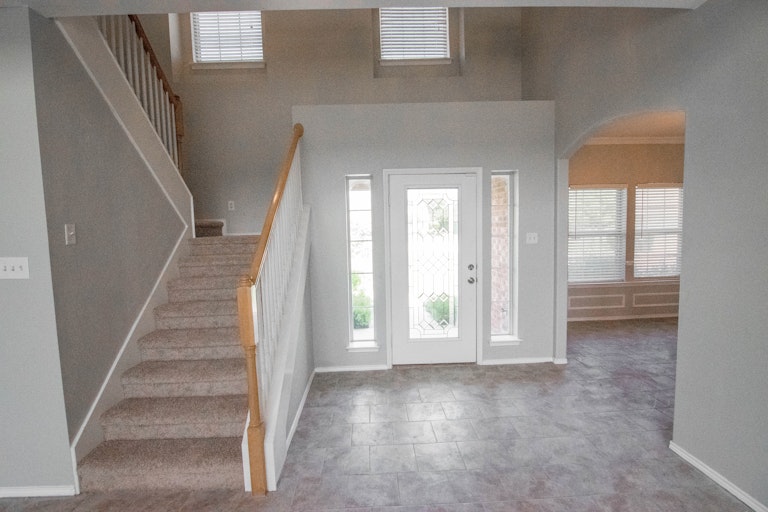 Photo 8 of 32 - 7301 Bishop Ct, Fort Worth, TX 76179