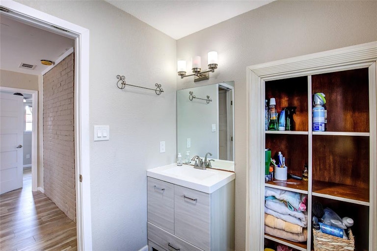 Photo 22 of 39 - 2914 Starboard Dr, Rockwall, TX 75087