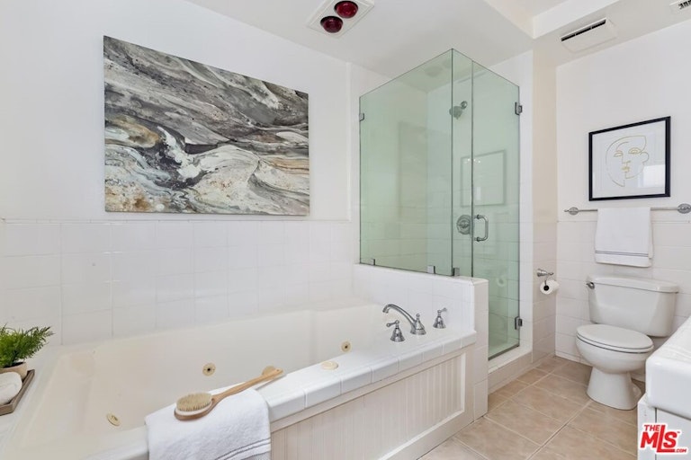 Photo 21 of 25 - 10960 Wellworth Ave #102, Los Angeles, CA 90024