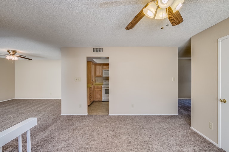 Photo 13 of 34 - 5220 E Tunder Cir, Phoenix, AZ 85044