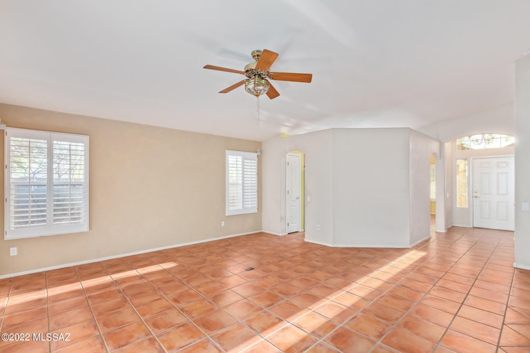 Photo 5 of 42 - 2553 W Bluffs Peak Ct, Tucson, AZ 85742