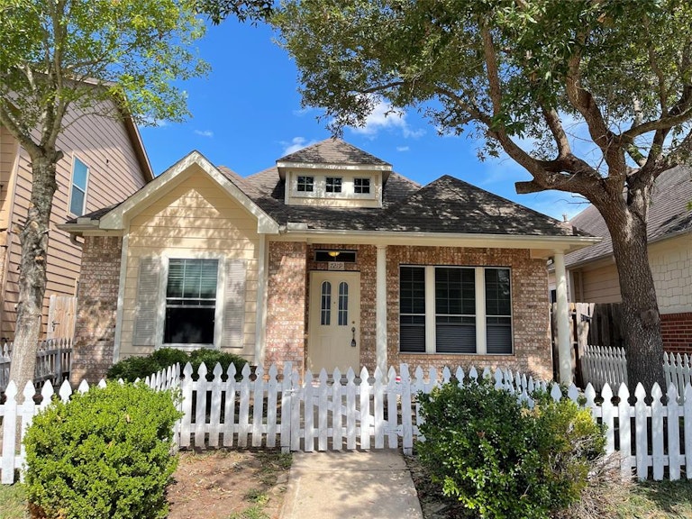 Photo 19 of 21 - 7219 Golden Star Dr, Houston, TX 77083