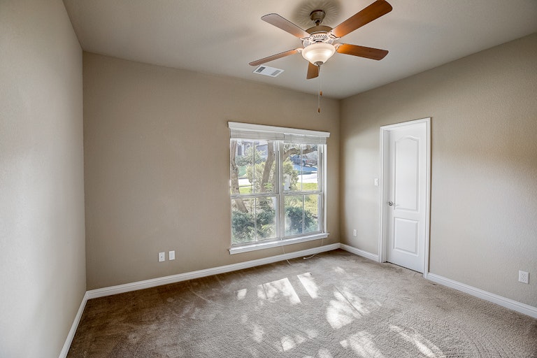 Photo 16 of 45 - 115 Bellagio Dr, Austin, TX 78734