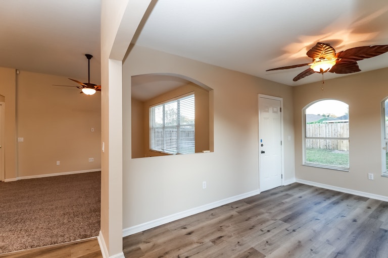 Photo 8 of 21 - 1475 Lake Shore Ranch Dr, Seffner, FL 33584