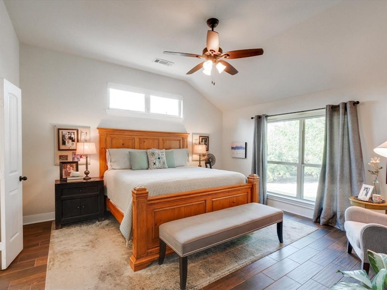 Photo 18 of 40 - 6409 Shoreline Dr, Little Elm, TX 75068