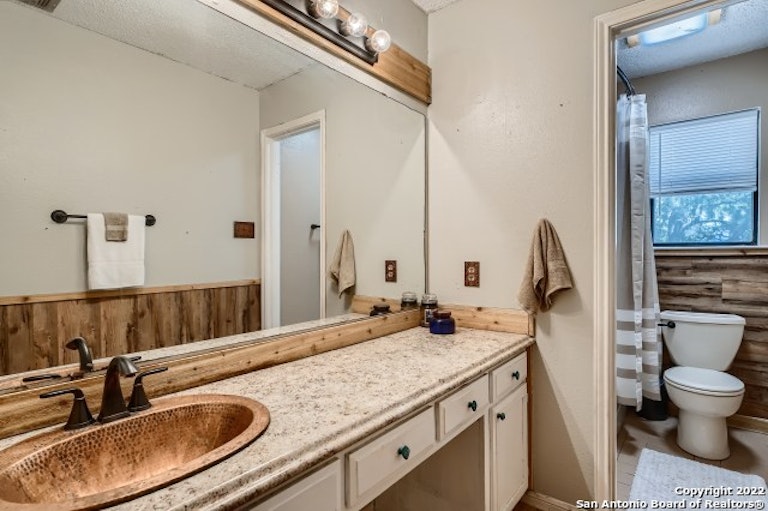 Photo 26 of 38 - 1122 Crescent Hill Dr, San Antonio, TX 78253