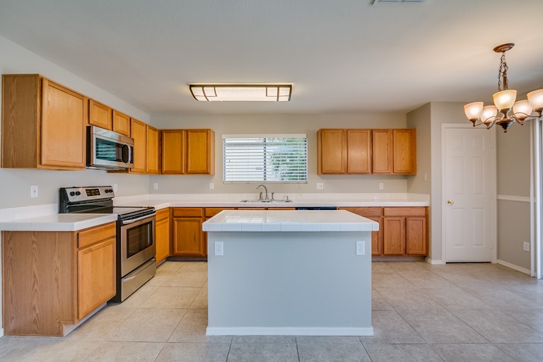 Photo 7 of 35 - 3737 E Constitution Ct, Gilbert, AZ 85296