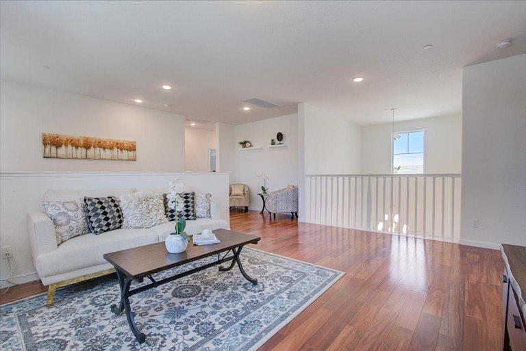 Photo 10 of 43 - 10082 Mud Hen Way, Elk Grove, CA 95757