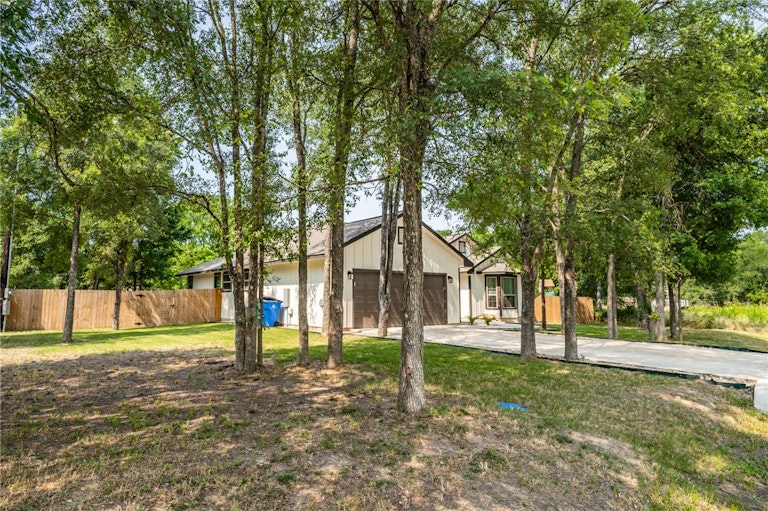 Photo 3 of 33 - 281 Lamaloa Ln, Bastrop, TX 78602