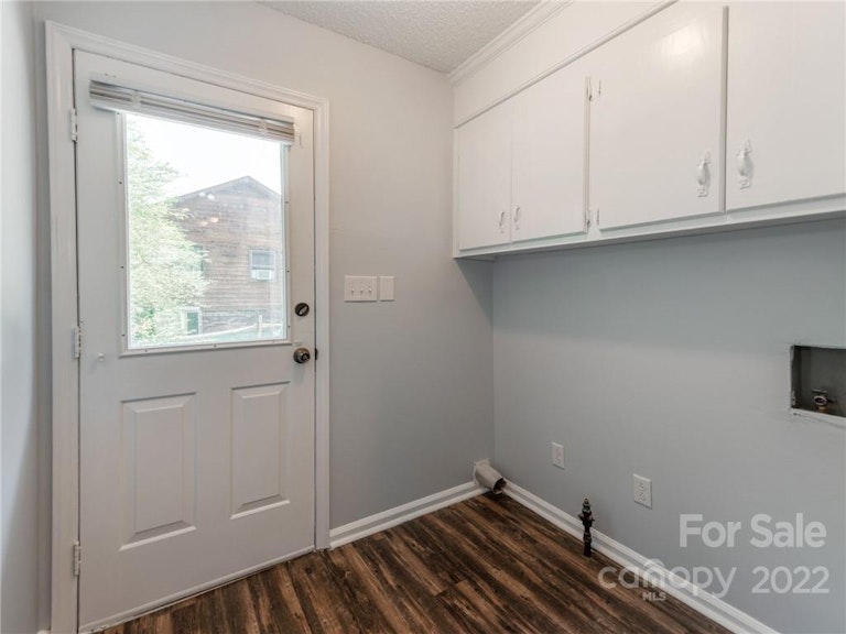 Photo 16 of 38 - 2654 Castle Hill Rd, Gastonia, NC 28052