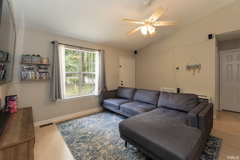 Photo 5 of 20 - 117 Eason Ct, Youngsville, NC 27596