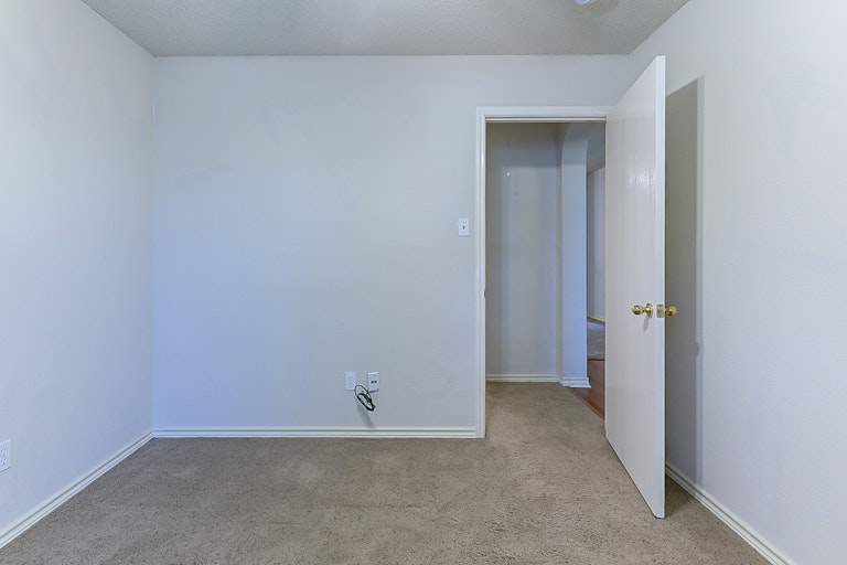 Photo 16 of 20 - 1028 Essex Dr, Cedar Hill, TX 75104