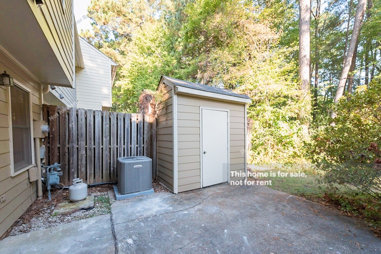 Photo 12 of 13 - 5648 Hamstead Xing, Raleigh, NC 27612