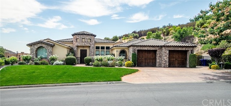 Photo 1 of 48 - 34722 Simi Dr, Yucaipa, CA 92399