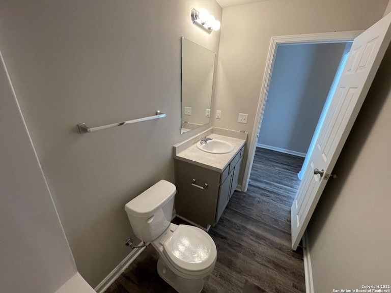 Photo 35 of 36 - 430 Pleasanton Way, San Antonio, TX 78221