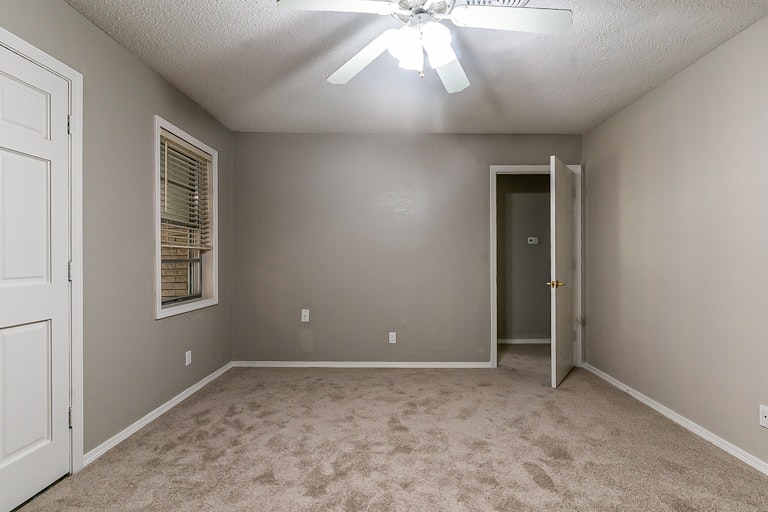 Photo 10 of 17 - 3512 Garwood Dr, North Richland Hills, TX 76117