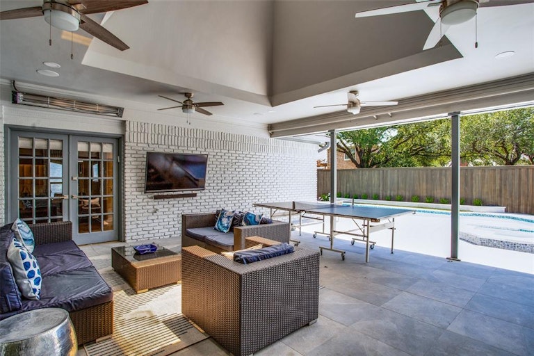 Photo 21 of 27 - 6015 Twin Coves St, Dallas, TX 75248