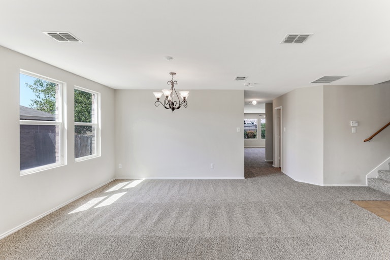 Photo 4 of 27 - 8414 River Bluffs Dr, Arlington, TX 76002