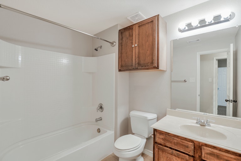Photo 23 of 25 - 8705 Vista Royale Dr, Fort Worth, TX 76108