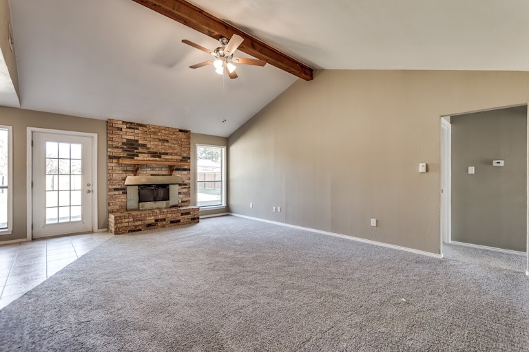 Photo 2 of 19 - 2117 Lea Meadow Cir, Corinth, TX 76208