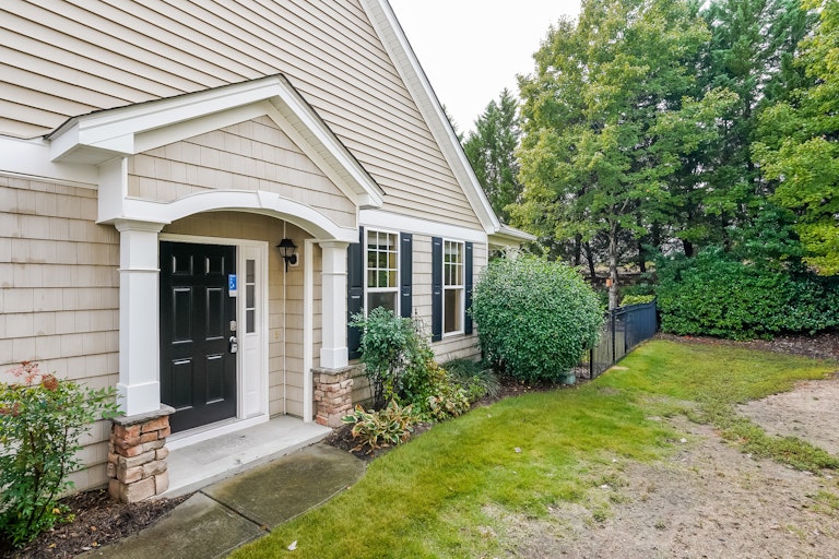 Photo 23 of 23 - 424 Hilltop View St, Cary, NC 27513