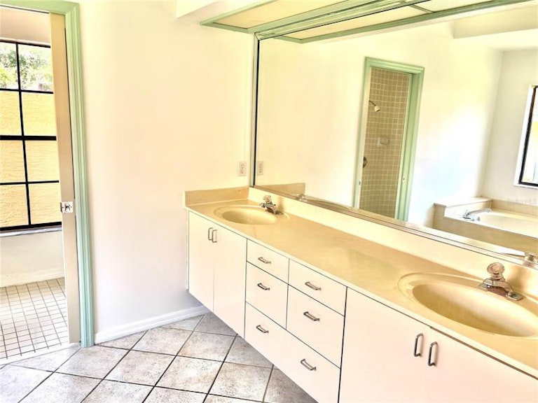 Photo 10 of 25 - 7717 Apple Tree Cir, Orlando, FL 32819
