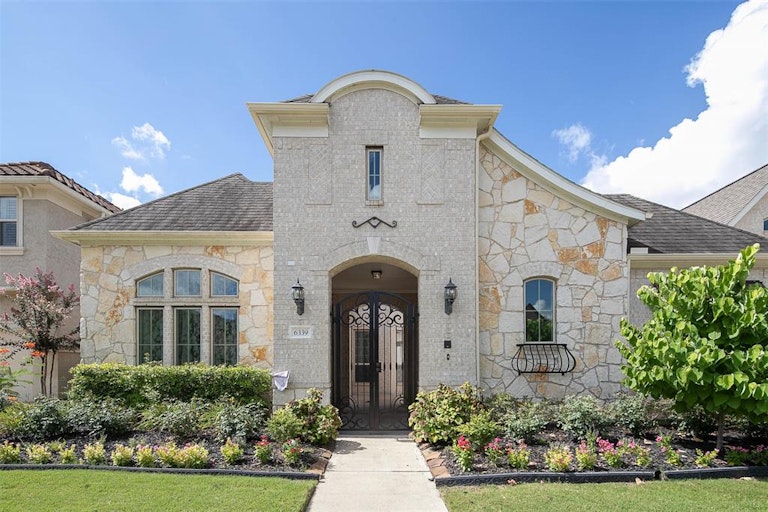 Photo 4 of 48 - 6339 Windermere Park Ln, Sugar Land, TX 77479