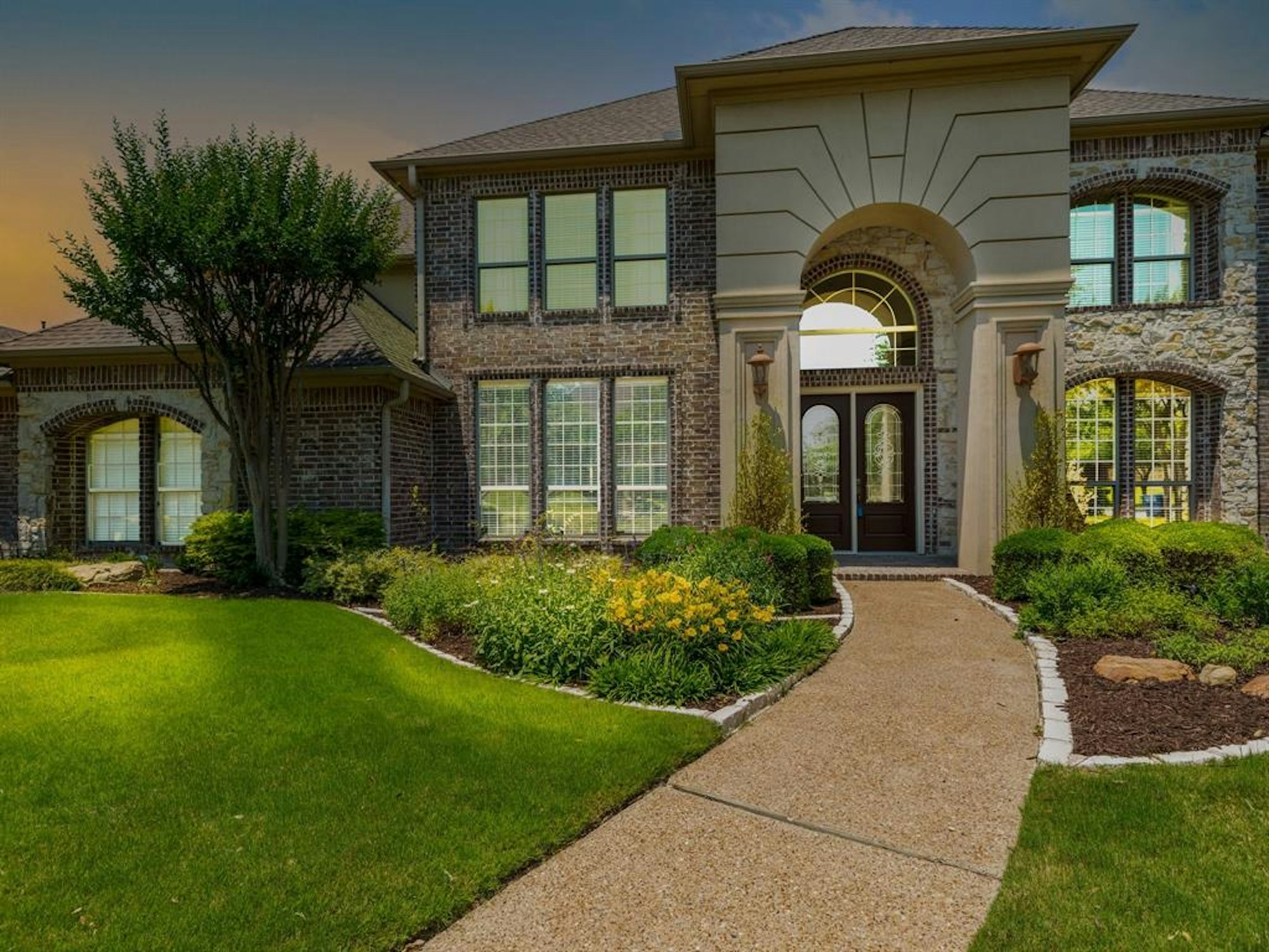 Photo 1 of 40 - 1140 King Mark Dr, Lewisville, TX 75056