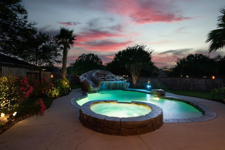 Photo 3 of 39 - 333 Grand Creek Dr, League City, TX 77573