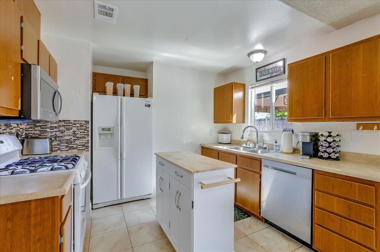 Photo 1 of 33 - 9544 Achates Cir, Sacramento, CA 95826