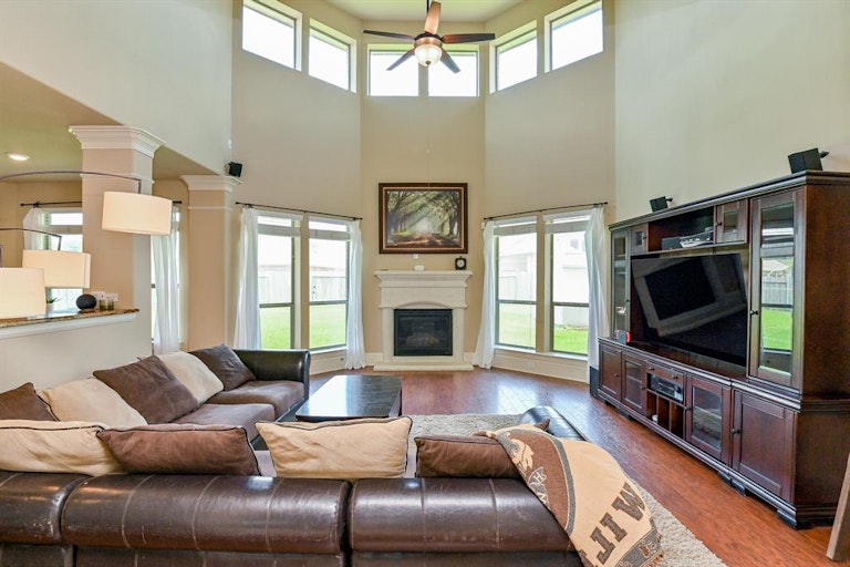 Photo 7 of 44 - 5306 Clear Landing Ct, Rosharon, TX 77583