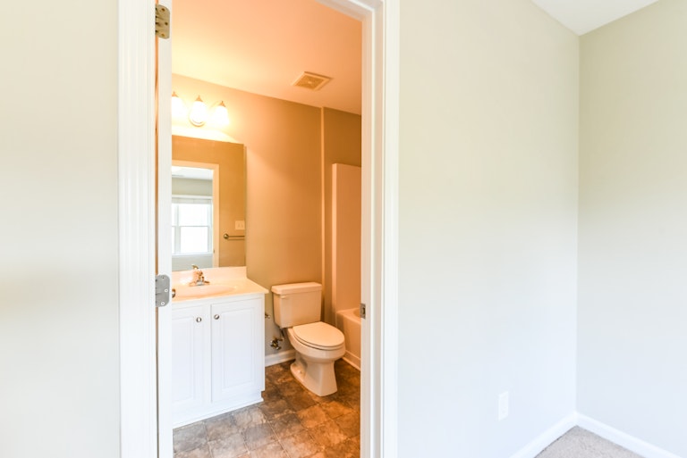 Photo 16 of 21 - 50406 Governors Dr, Chapel Hill, NC 27517