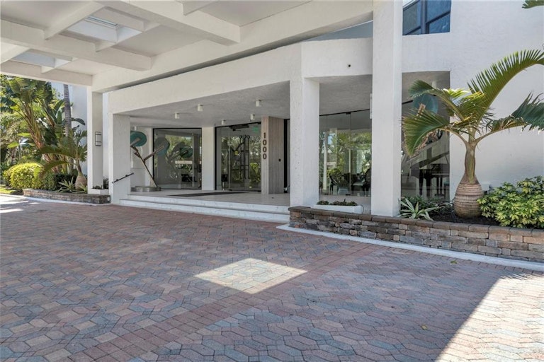 Photo 4 of 63 - 1000 Longboat Club Rd #702, Longboat Key, FL 34228