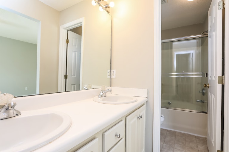 Photo 14 of 25 - 2211 Turtle Point Dr, Raleigh, NC 27604