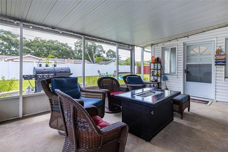 Photo 27 of 33 - 923 Phyllis Ave, Largo, FL 33771
