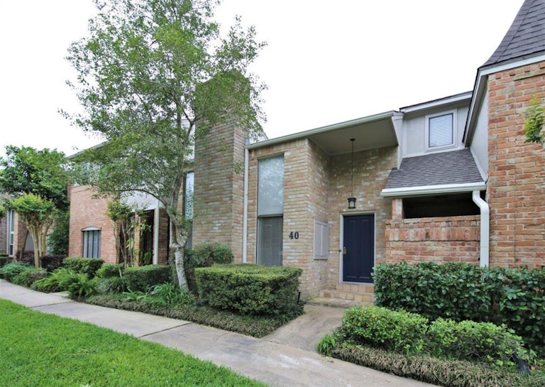 Photo 2 of 28 - 727 Bunker Hill Rd #40, Houston, TX 77024