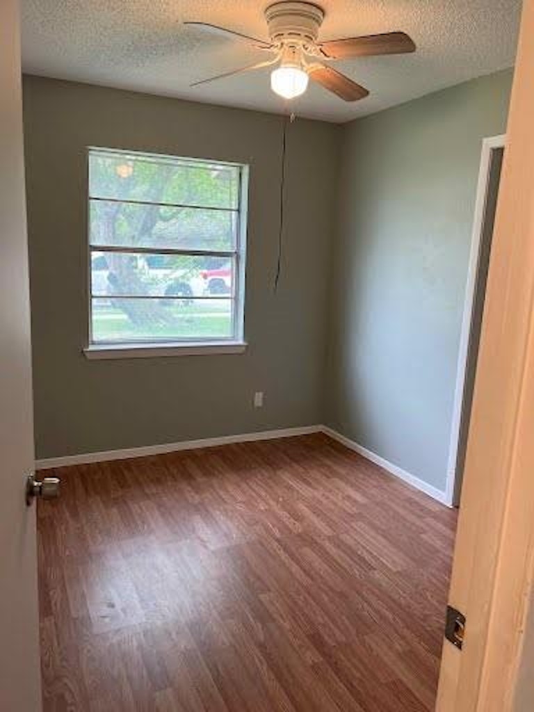Photo 13 of 18 - 1005 S Murray St, McKinney, TX 75069