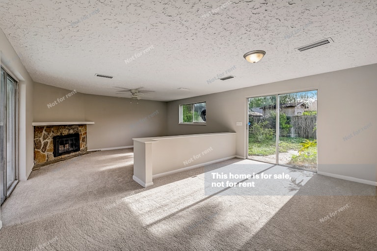Photo 9 of 24 - 6937 Oriely Dr S, Jacksonville, FL 32210