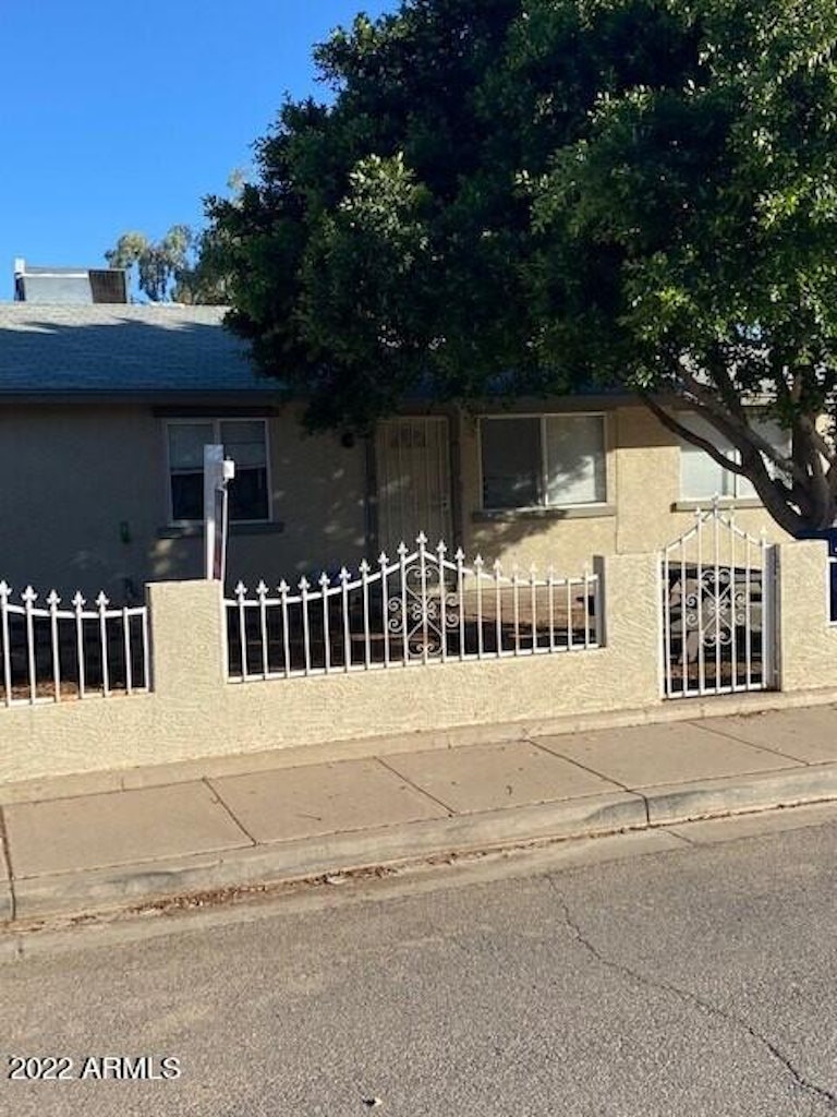 Photo 1 of 7 - 7005 W Roosevelt St, Phoenix, AZ 85043