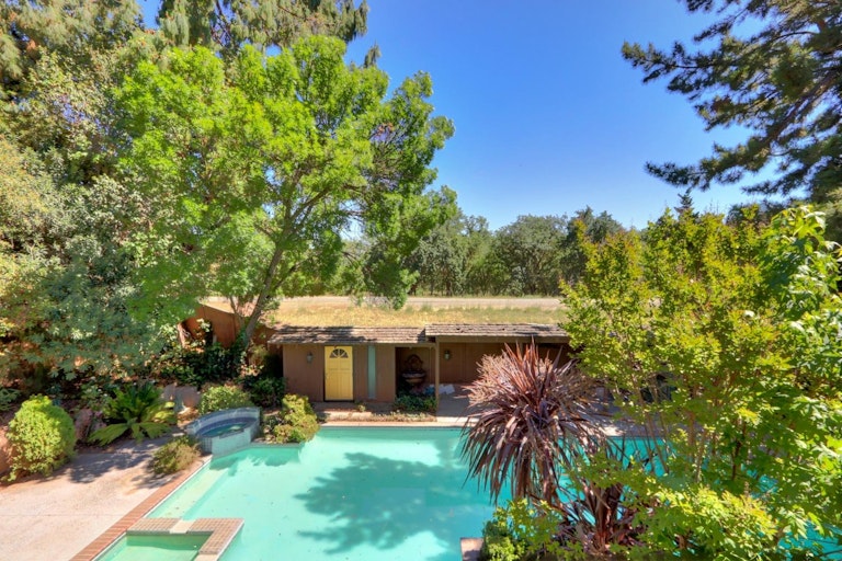 Photo 20 of 70 - 4040 Crondall Dr, Sacramento, CA 95864