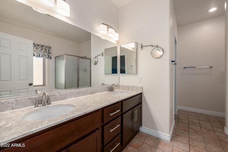 Photo 18 of 37 - 11542 N 76th Dr, Peoria, AZ 85345