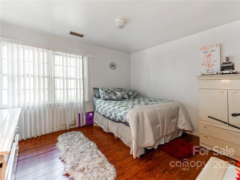 Photo 11 of 24 - 609 Fawnbrook Ln, Charlotte, NC 28217