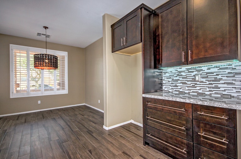 Photo 3 of 20 - 5309 S 33rd Dr, Phoenix, AZ 85041
