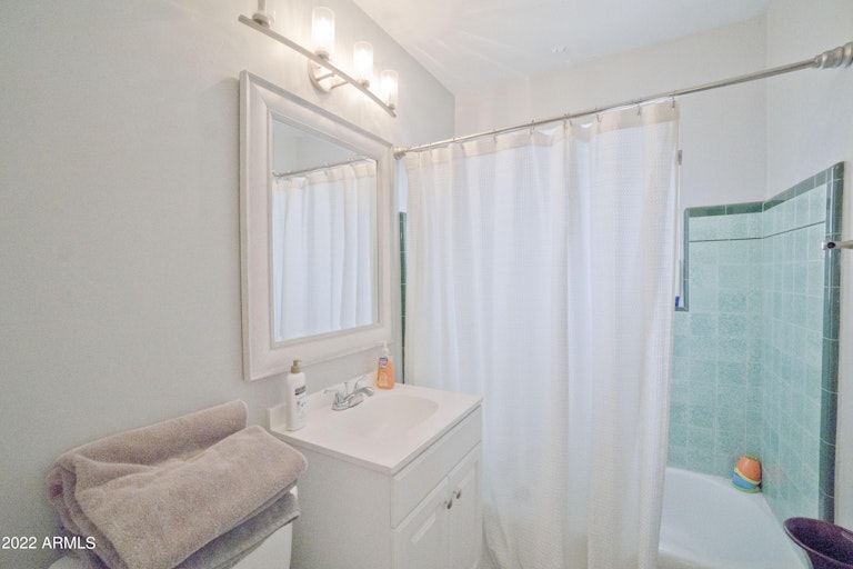 Photo 9 of 38 - 3556 W Meadowbrook Ave, Phoenix, AZ 85019