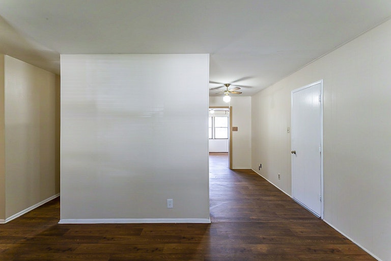 Photo 12 of 18 - 4614 Stoneleigh Dr, San Antonio, TX 78220