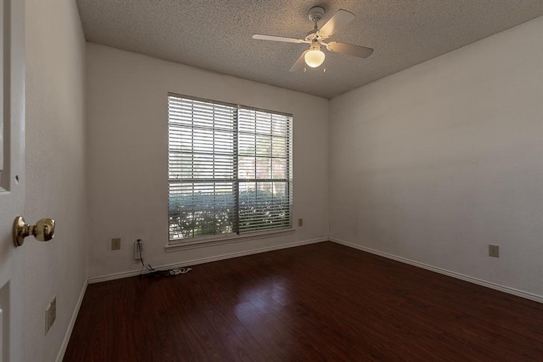 Photo 14 of 23 - 913 Haverstraw Pl, Mesquite, TX 75149