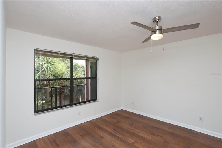 Photo 17 of 30 - 8681 Key Royale Ln #302, Tampa, FL 33614